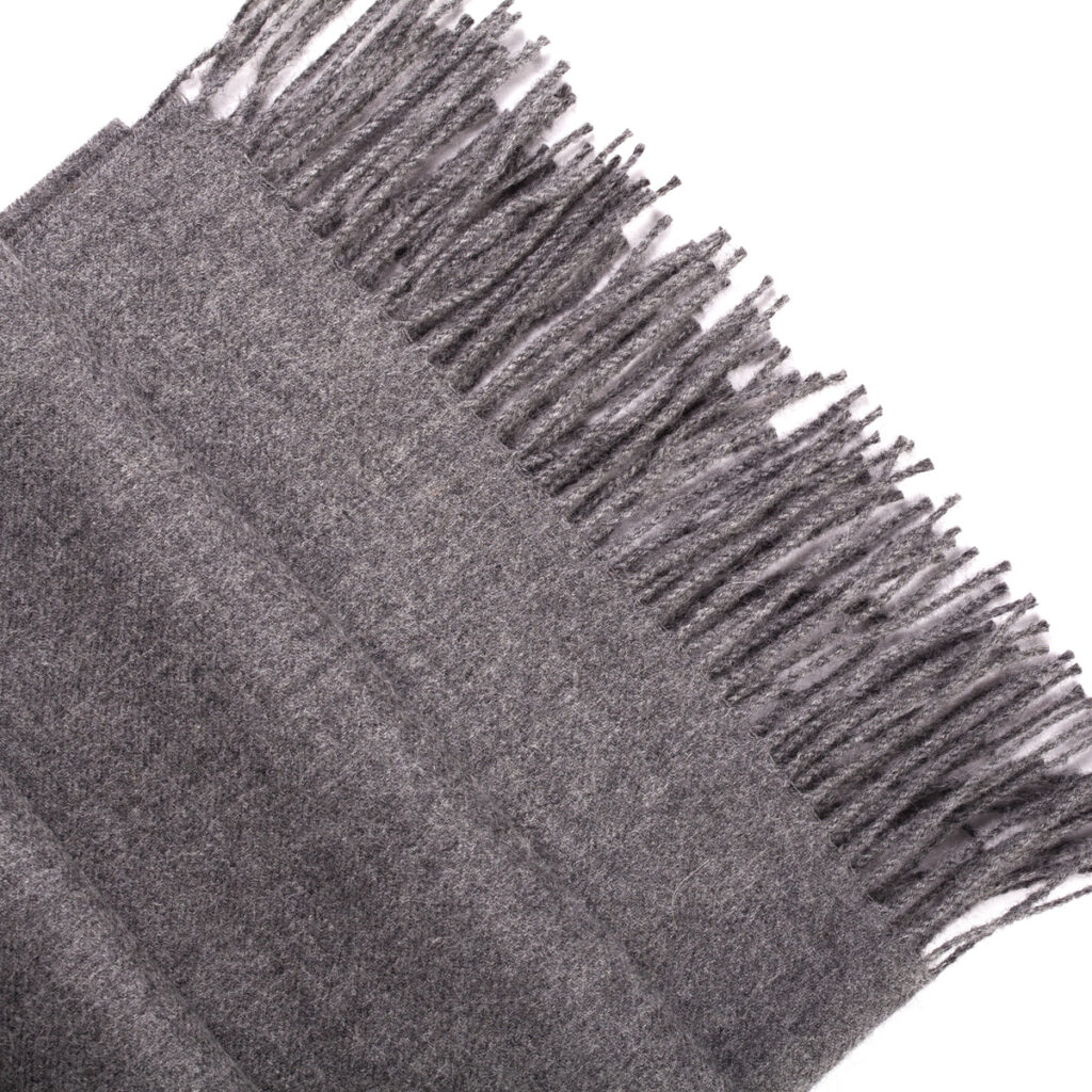 pilkos-spalvos-salikas-116-1