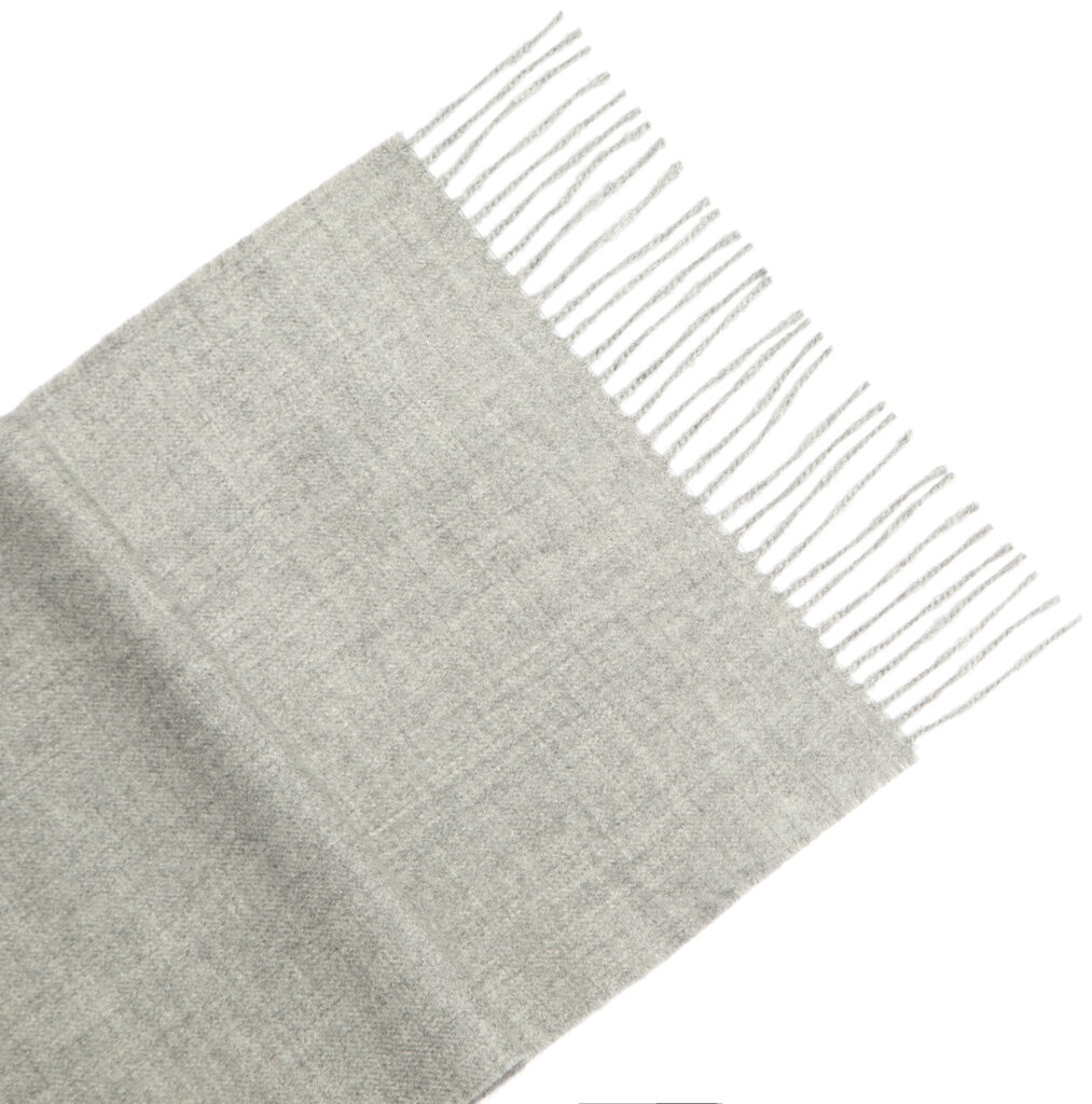 sviesiai-pilkos-spalvos-salikas-79