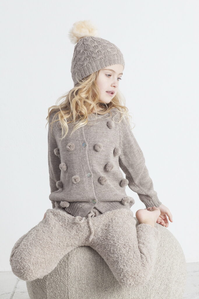 vaikiskas-megztinis-smelio-bumbuliukai-meskutis kelnes-smelio-nixi-smelio-kepure1