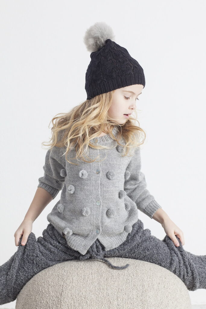 juoda-nixi-keupure-su-pilku-bumbulu2