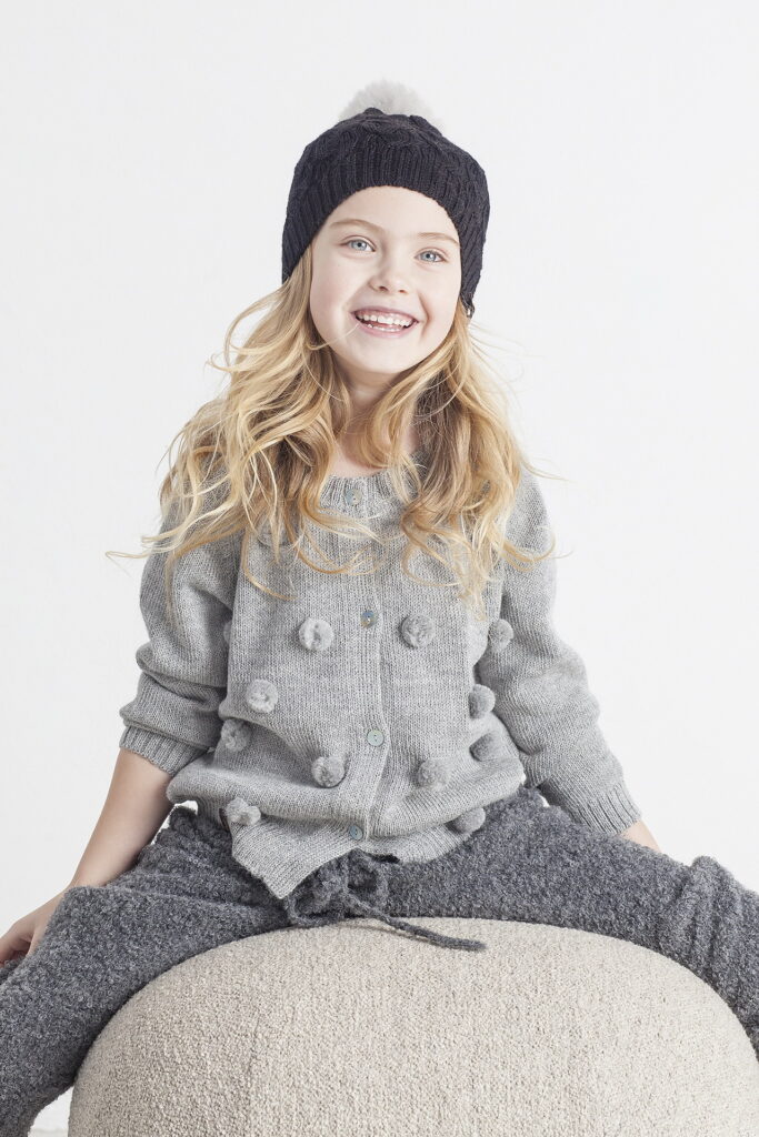 juoda-nixi-keupure-su-pilku-bumbulu3