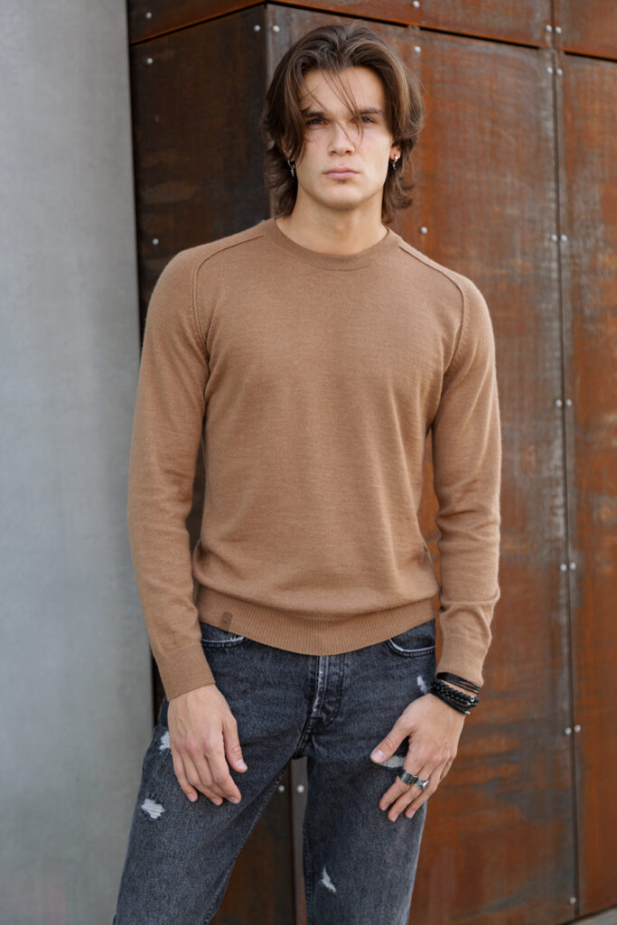 lengvas-megztinis-apskrita-apykakle-luis-kupranugario-spalvos-407-2