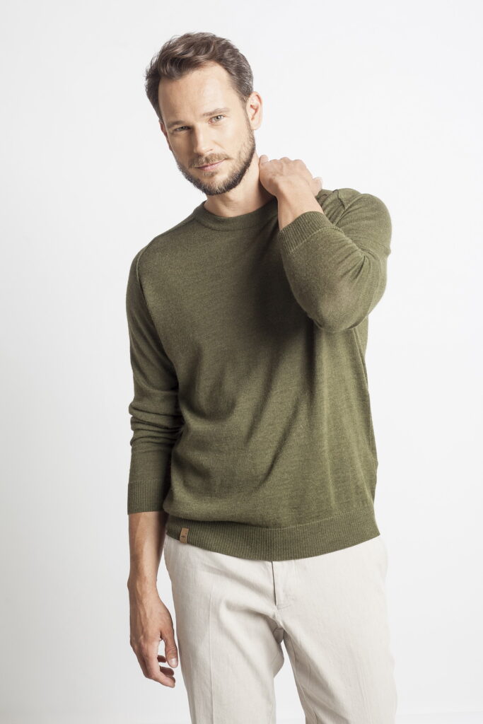 lengvas-megztinis-apskrita-apykakle-luis-samanines-spalvos-408-3