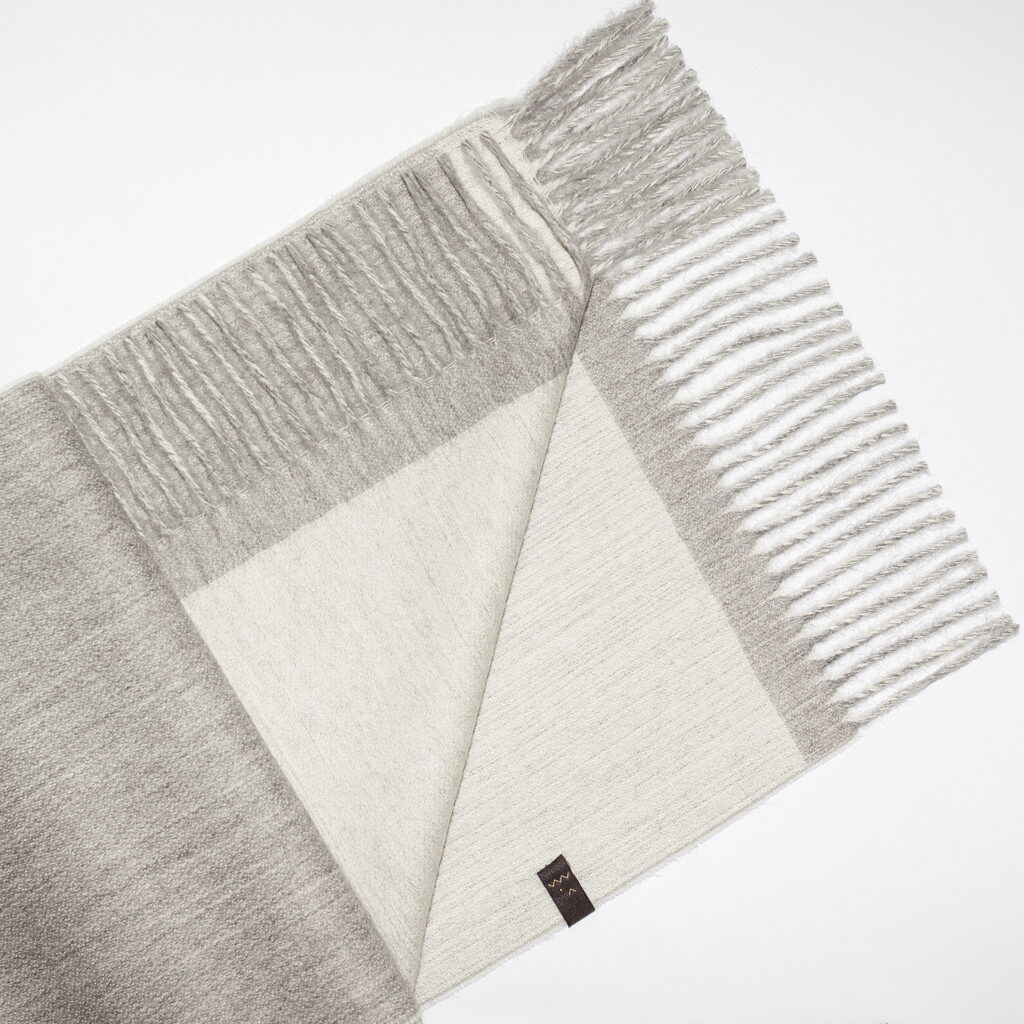 Dvipusis-pilkos-sviesiai-pilkos-spalvos-salikas1