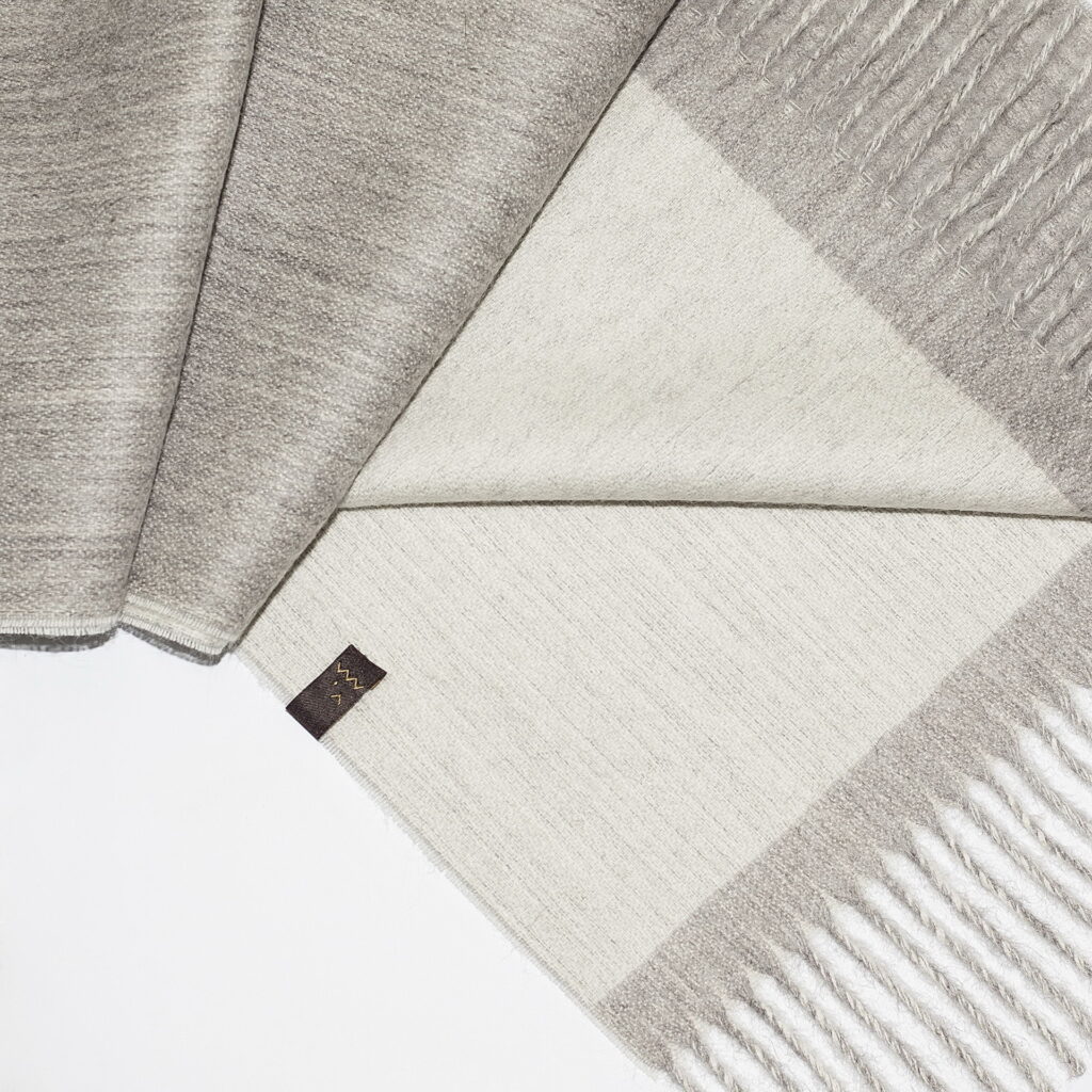 Dvipusis-pilkos-sviesiai-pilkos-spalvos-salikas3