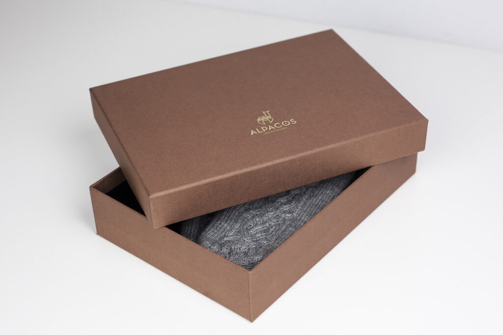 kepurems-pirstinems-kojinems-skirta-dezute