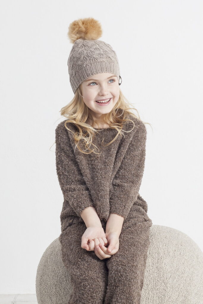 laisvalaikio-kostiumelis-rudos-splavos-nixi-kepure-su-karameliniu-bumbulu2