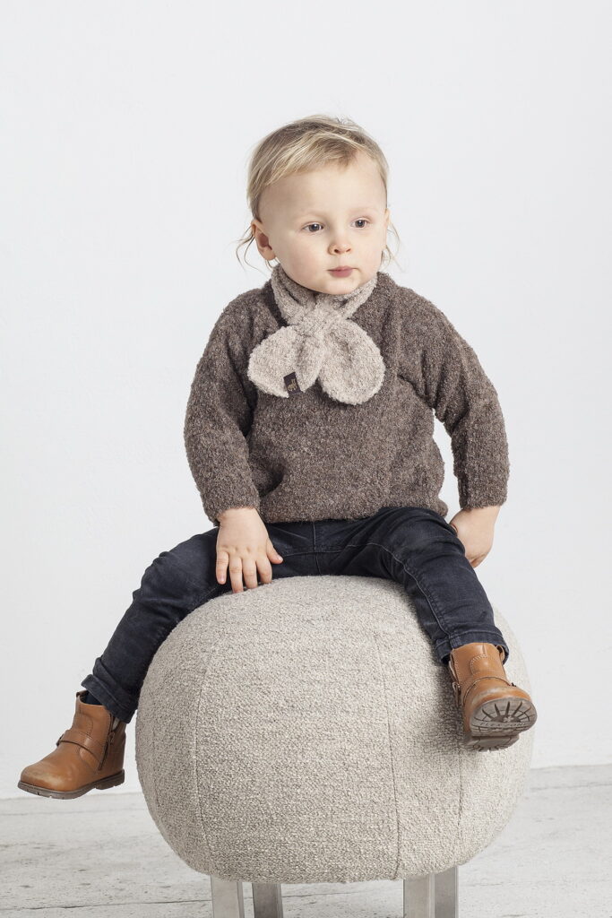 rudos-spalvos-megztinis-meskutis-salikelis-meskutis-smelio-spalvos