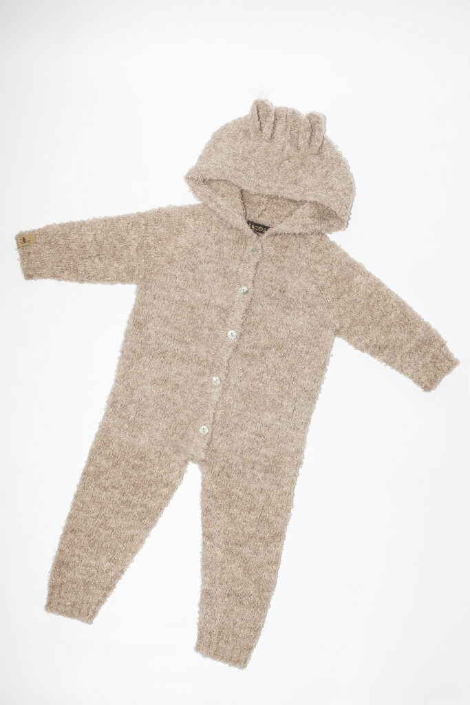 minksto-audinio-rusvas-romperis-kombinezonas-kudikiui-1