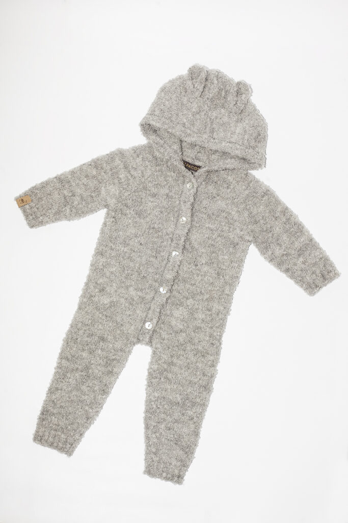 minksto-audinio-sviesiai-pilkas-romperis-kombinezonas-kudikiui-1