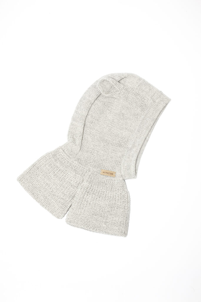 pilkos-spalvos-kepure-salmukas-su-ausytemis