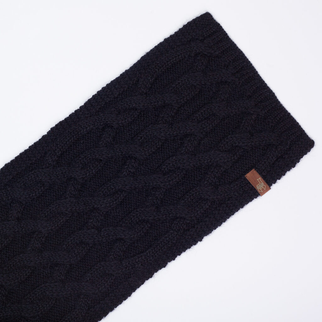 Pynių rašto šalikas Mia, juodos spalvos