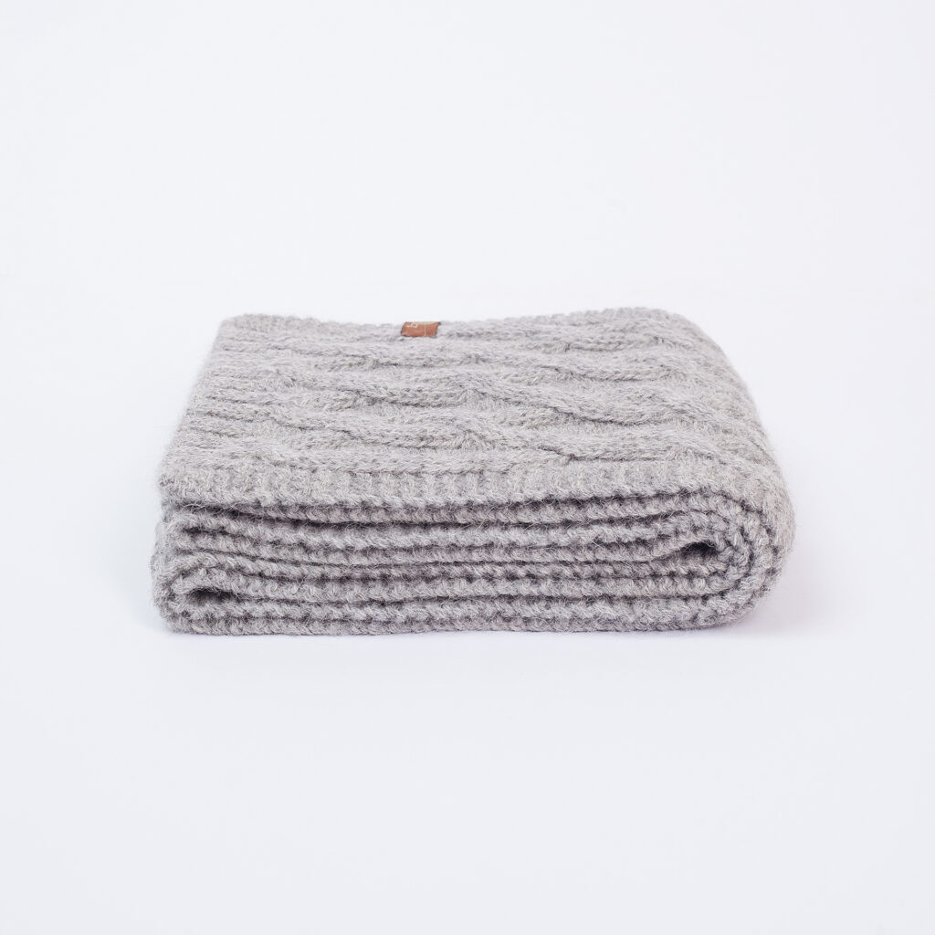 Pynių rašto šalikas Mia, pilkos spalvos2