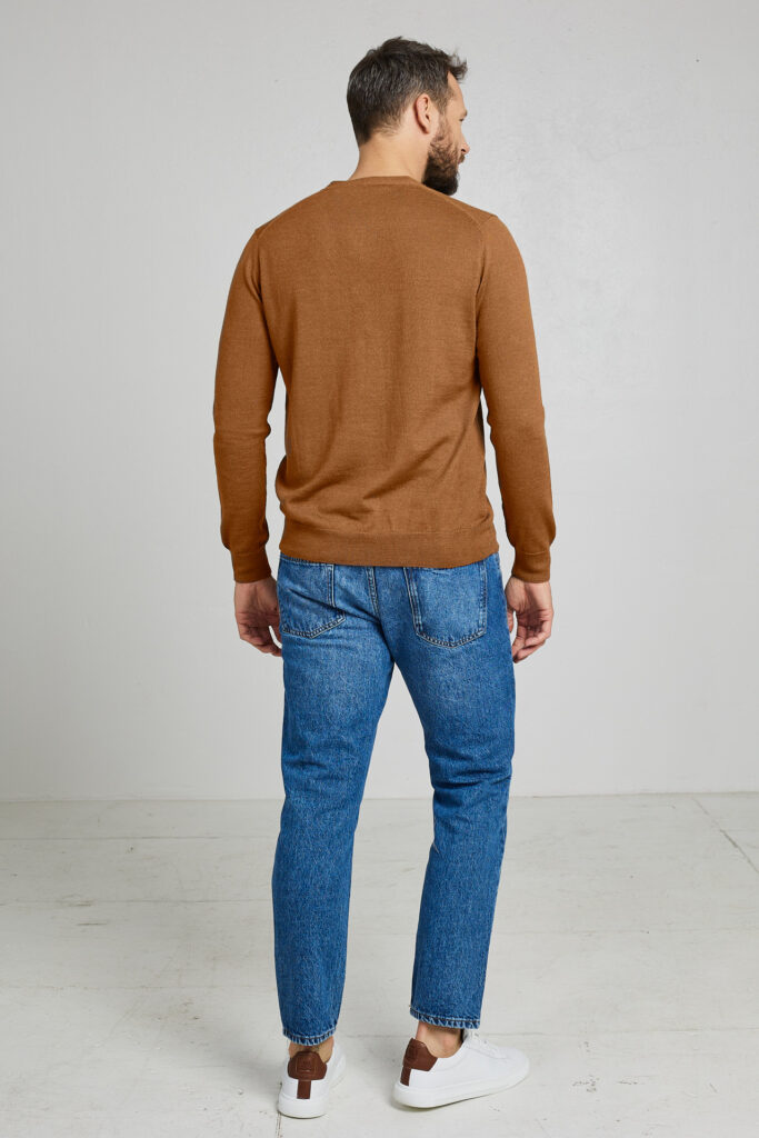 Megztinis su V formos iškirpte Alan, karamelinės spalvos1