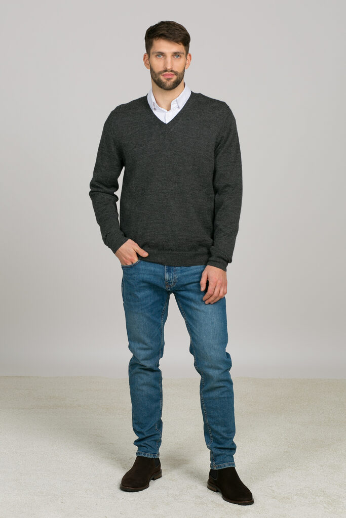 Megztinis su V formos iškirpte Alan, tamsiai pilkos spalvos