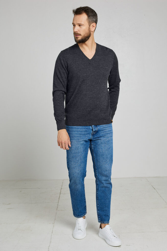 Megztinis su V formos iškirpte Alan, tamsiai pilkos spalvos7