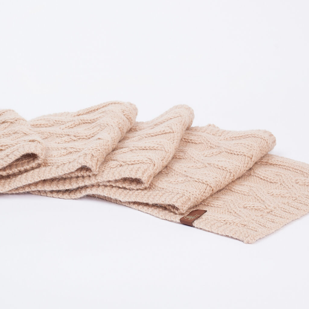 Pynių rašto šalikas Mia, smėlio spalvos1