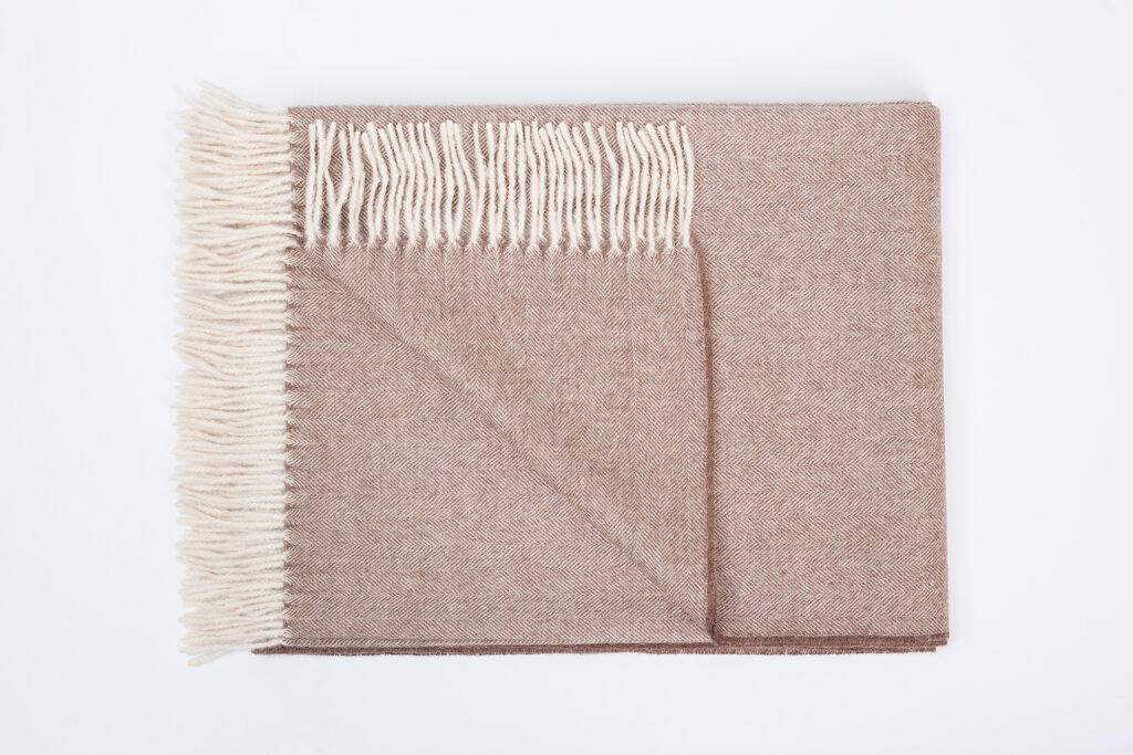 Rudas eglutės rašto pledas