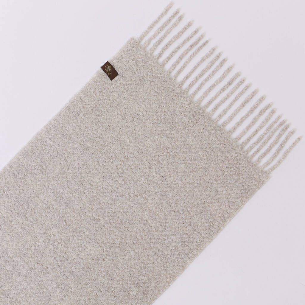 Boucle“ audinio alpakos-šilko šalis, pilkos spalvos (1)