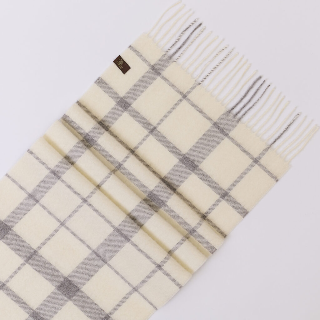 Languotas šalikas, vanilės spalvos su pilkomis juostelėmis1 (1)