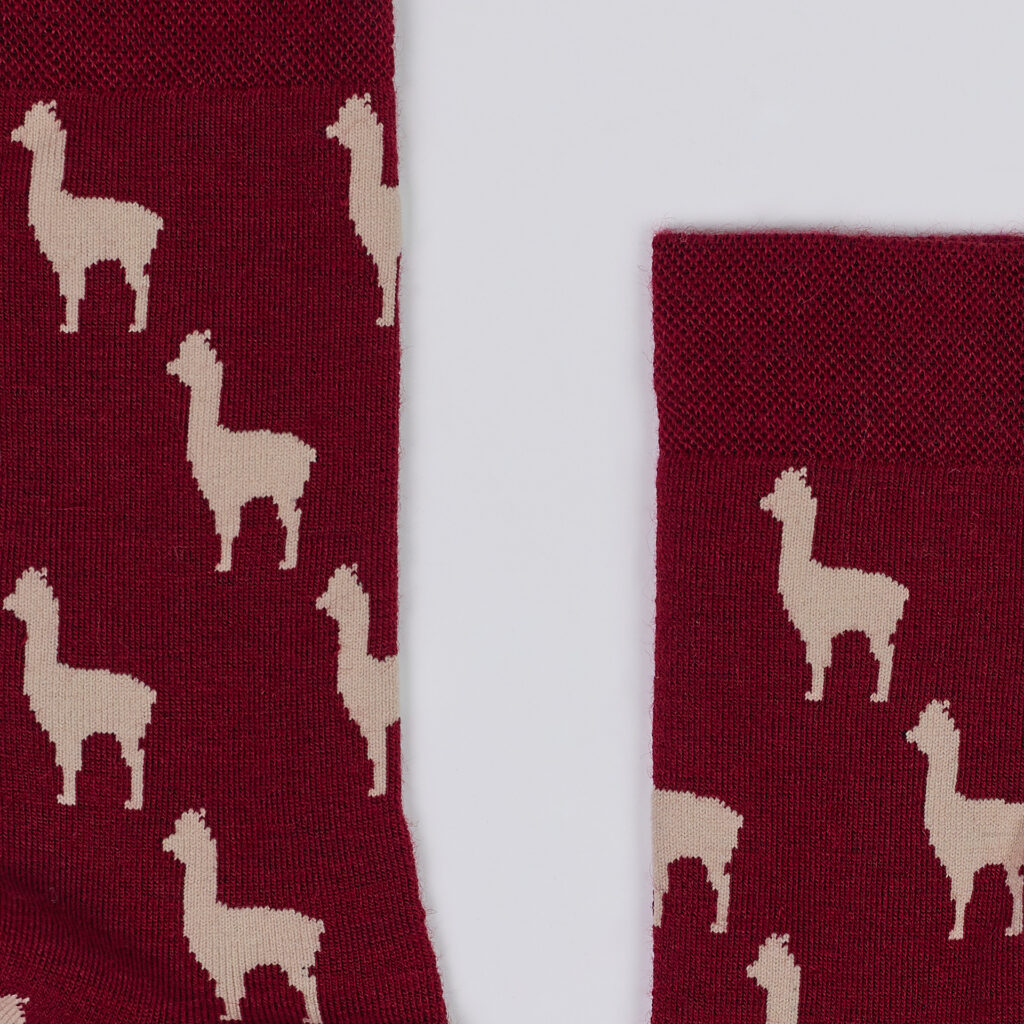 Kojinės su alpakomis, bordo spalvos1 (1)