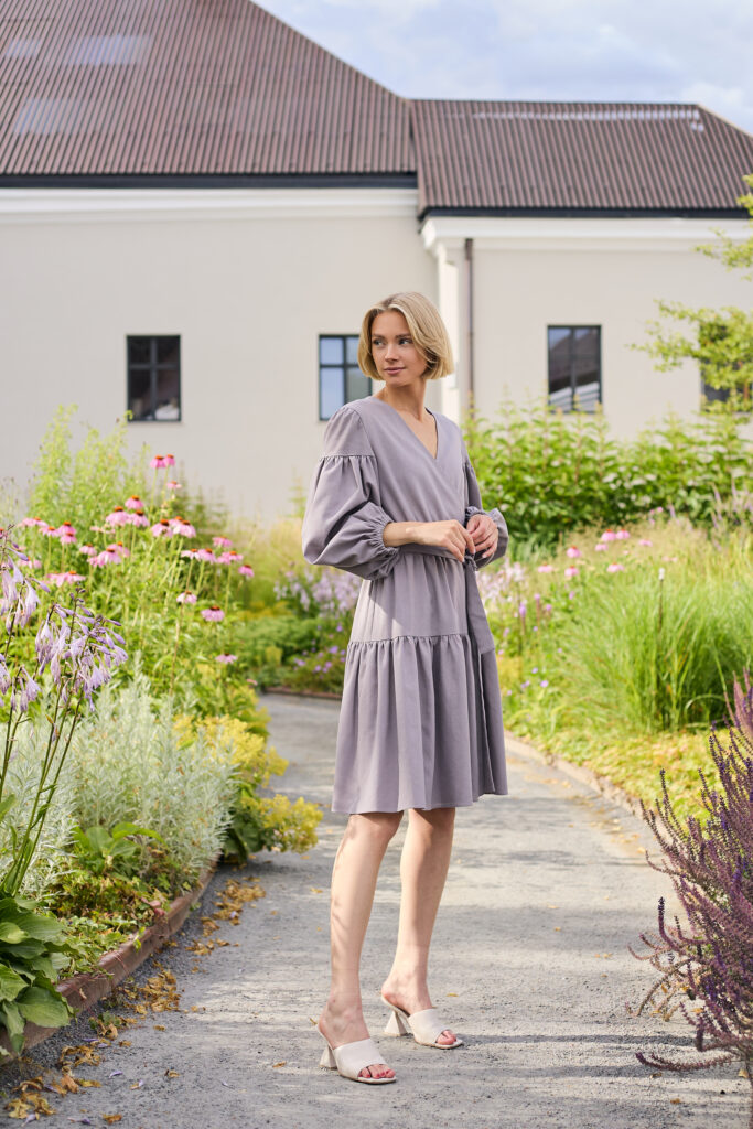 Lininė suknelė pūstomis rankovėmis Nusta, kakavinės spalvos