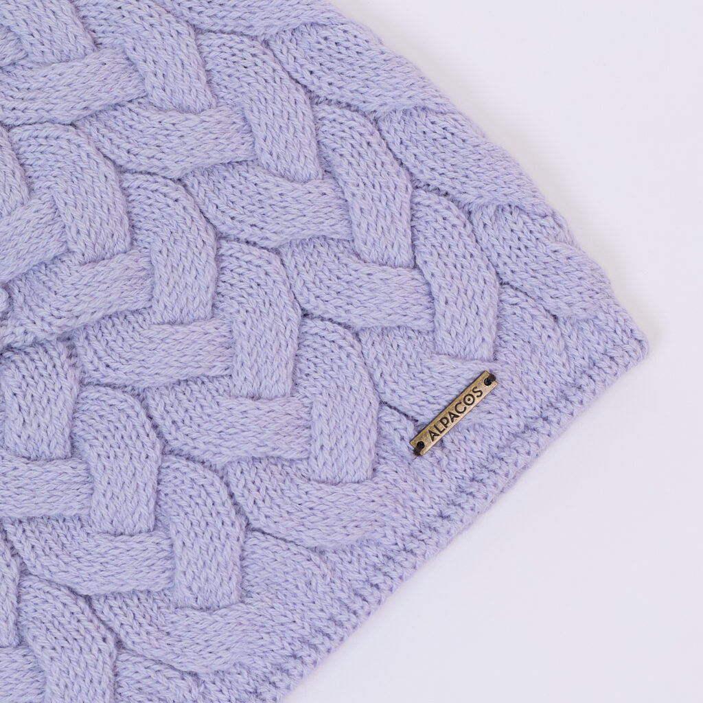 Kepurė su stambiomis pynėmis Mishael, alyvinės spalvos1