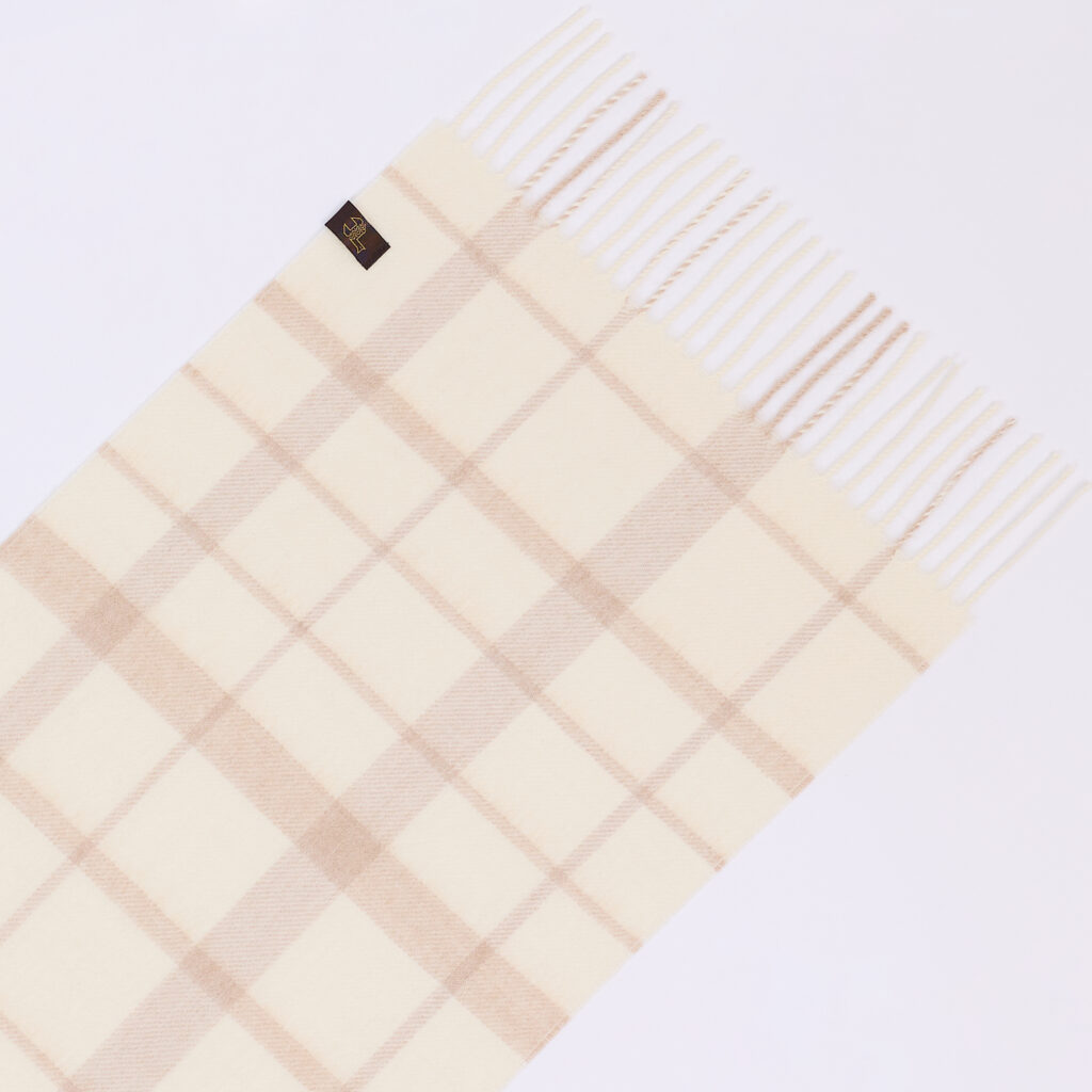 Languotas šalikas, vanilės spalvos su smėlio juostelėmis1