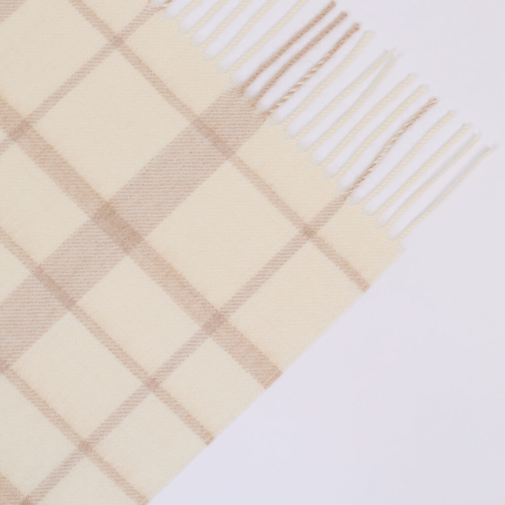 Languotas šalikas, vanilės spalvos su smėlio juostelėmis3