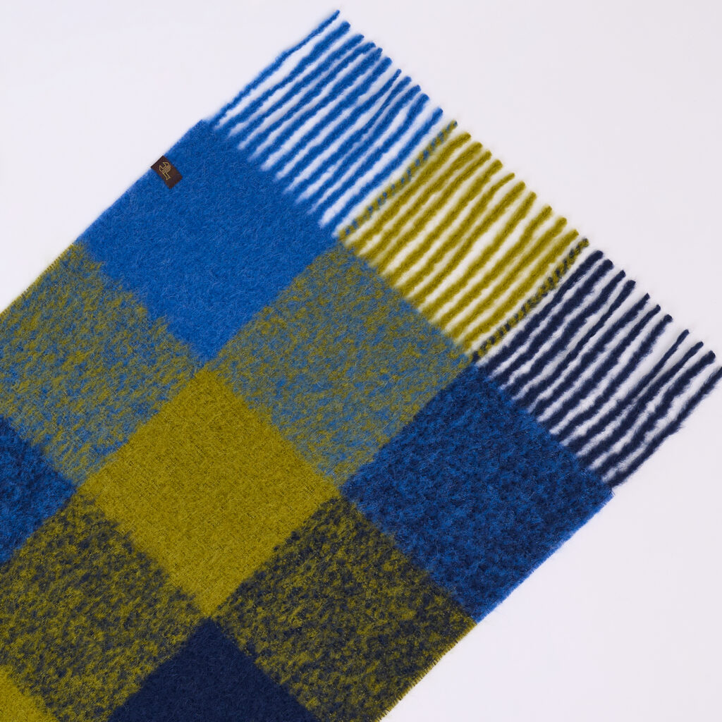 Mėlynos-salotinės spalvos languotas šalikas