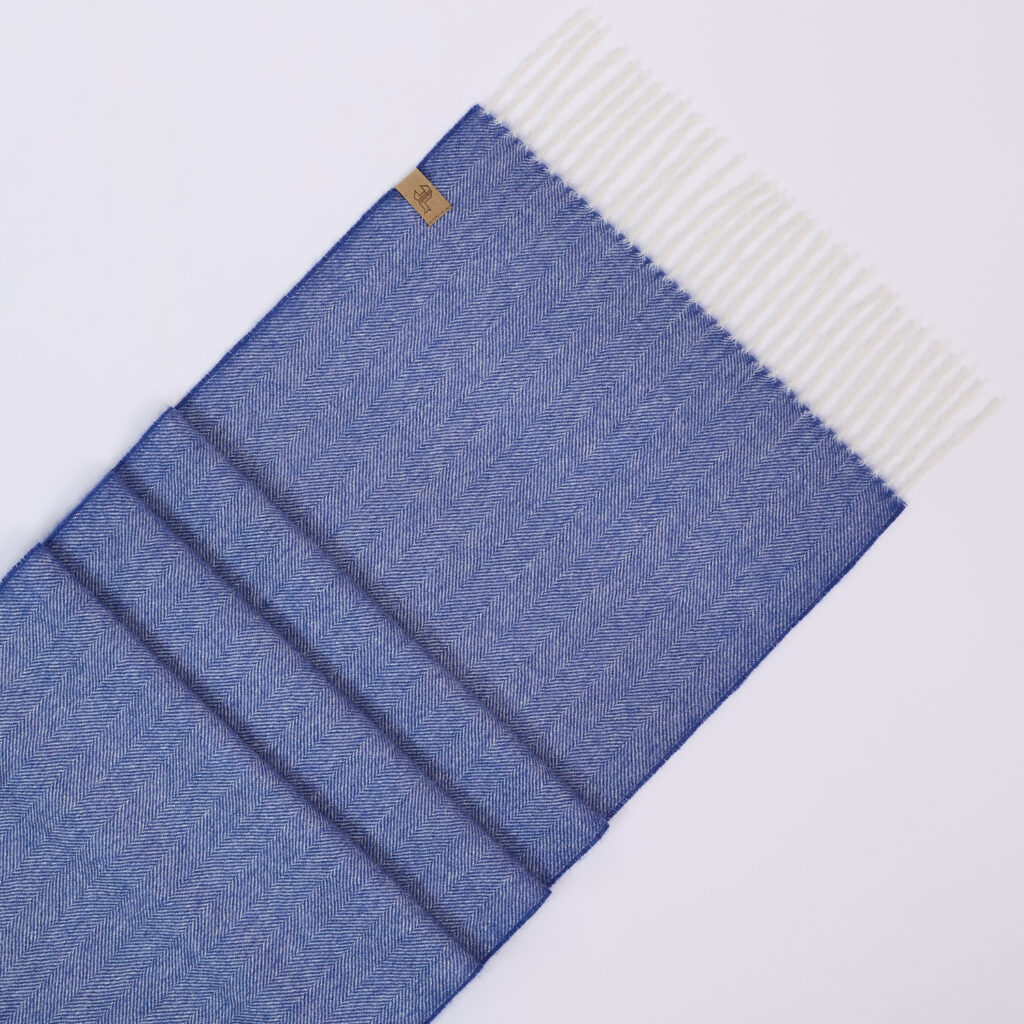 Mėlynos spalvos eglutės rašto šalikas4