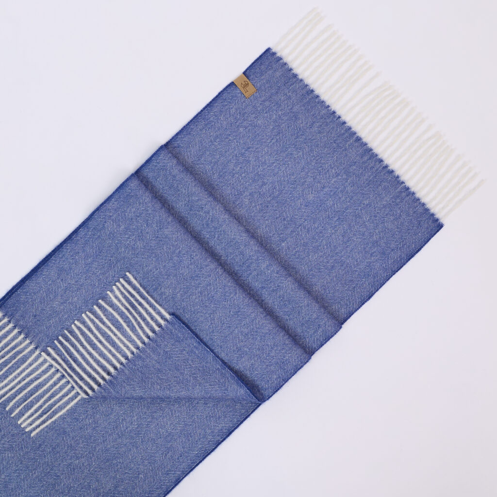 Mėlynos spalvos eglutės rašto šalikas5