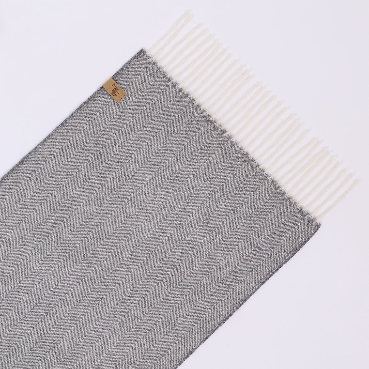 Pilkos spalvos eglutės rašto šalikas