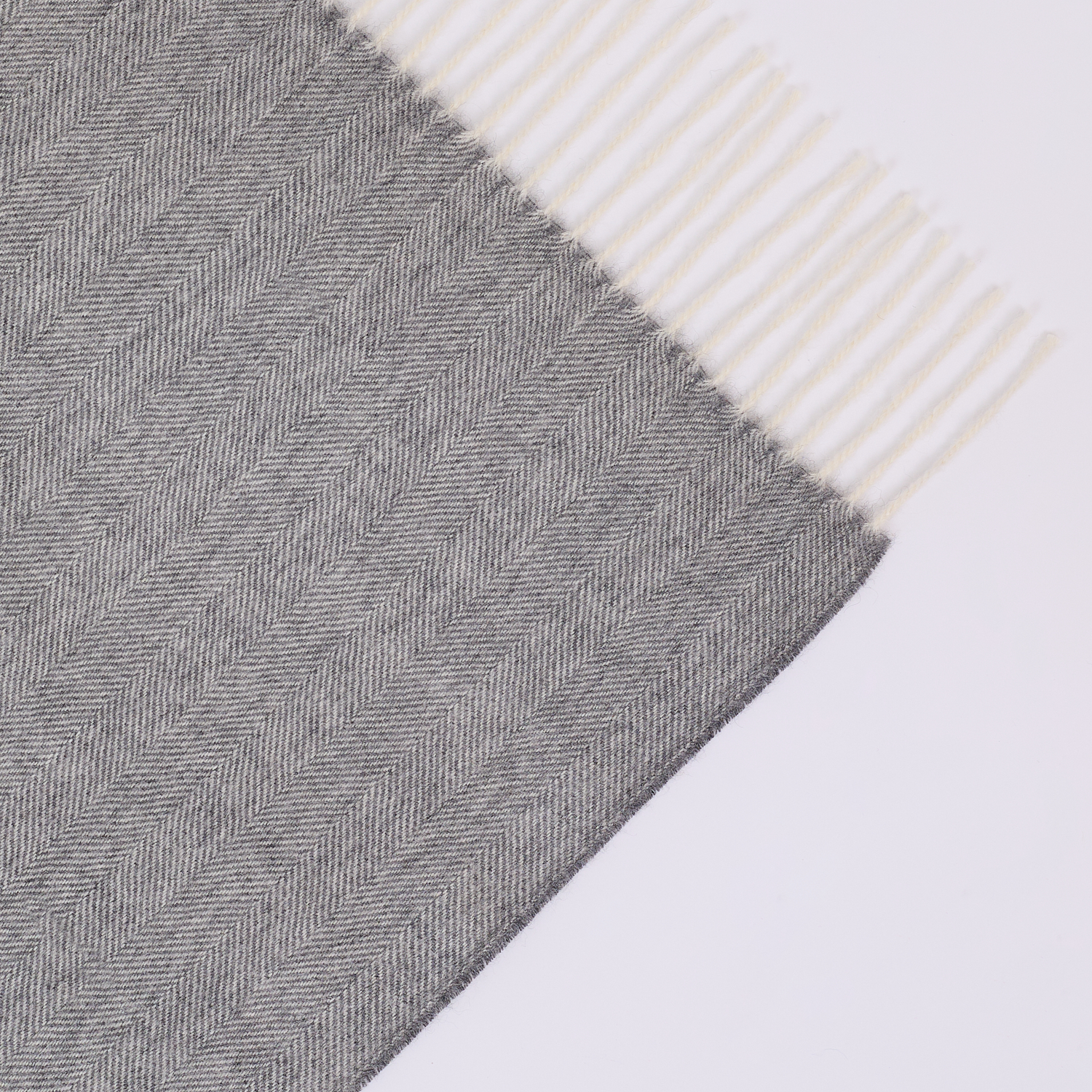 Pilkos spalvos eglutės rašto šalikas2