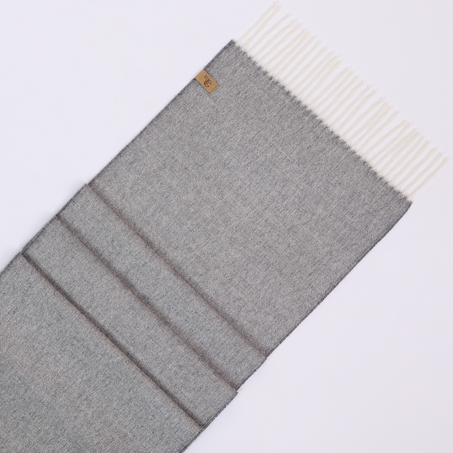 Pilkos spalvos eglutės rašto šalikas4