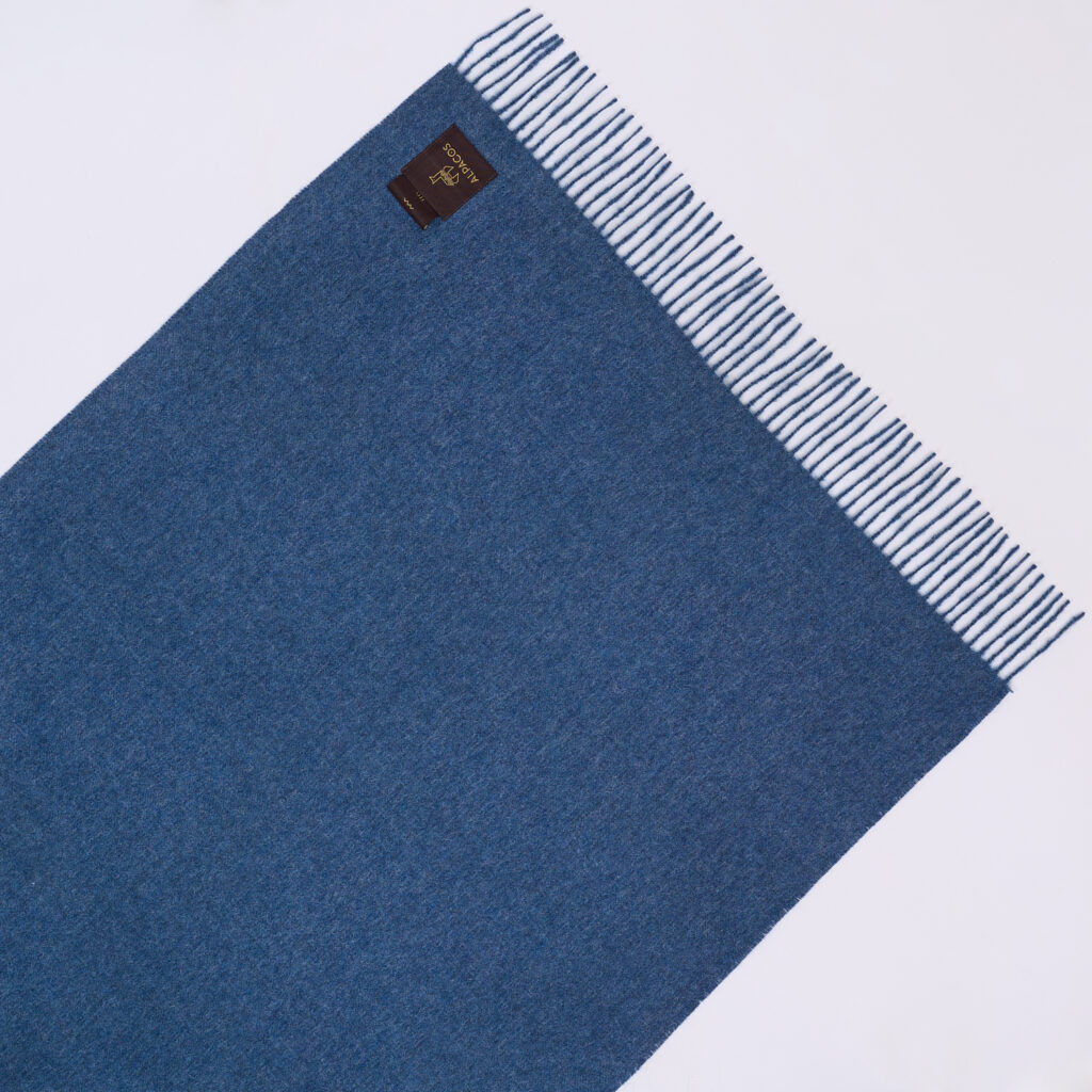 Tamsaus džinso spalvos šalikas