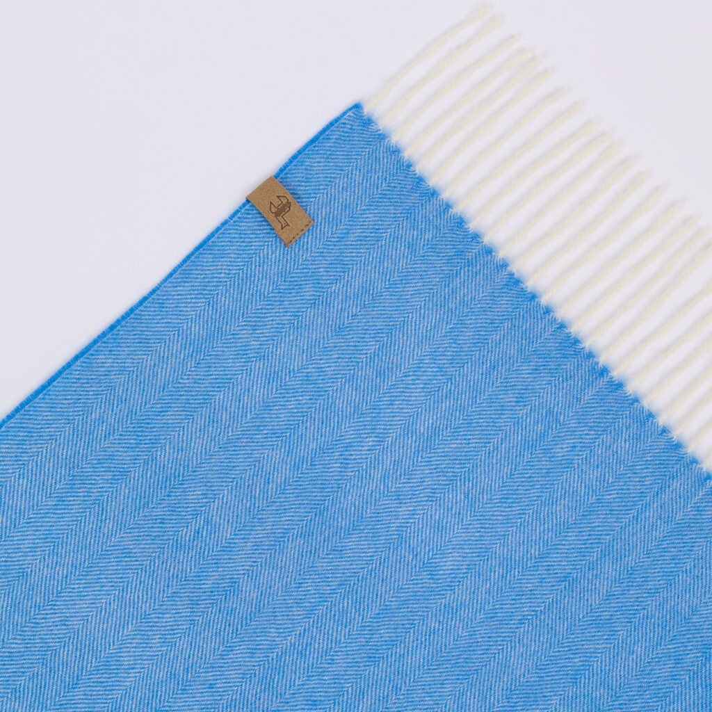 Žydros spalvos eglutės rašto šalikas3