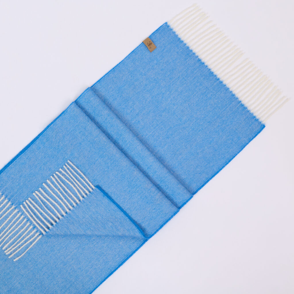 Žydros spalvos eglutės rašto šalikas5