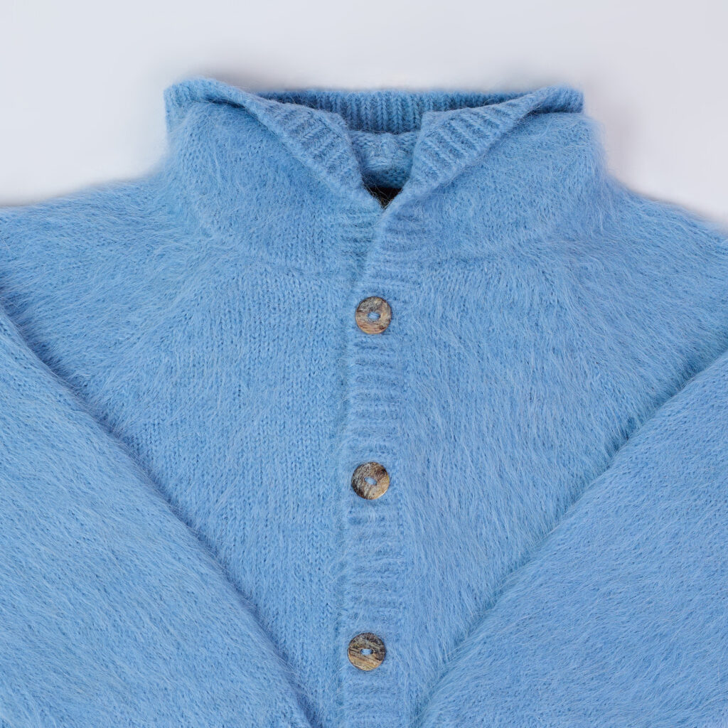 Ilgo plauko kardiganas su kapišonu, žydros spalvos (4)