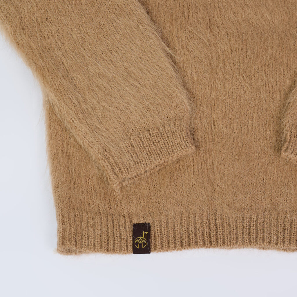 Ilgo plauko megztinis, smėlio spalvos (3)