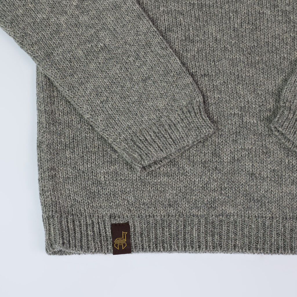 Minimalistinio dizaino megztinis, pilkos spalvos