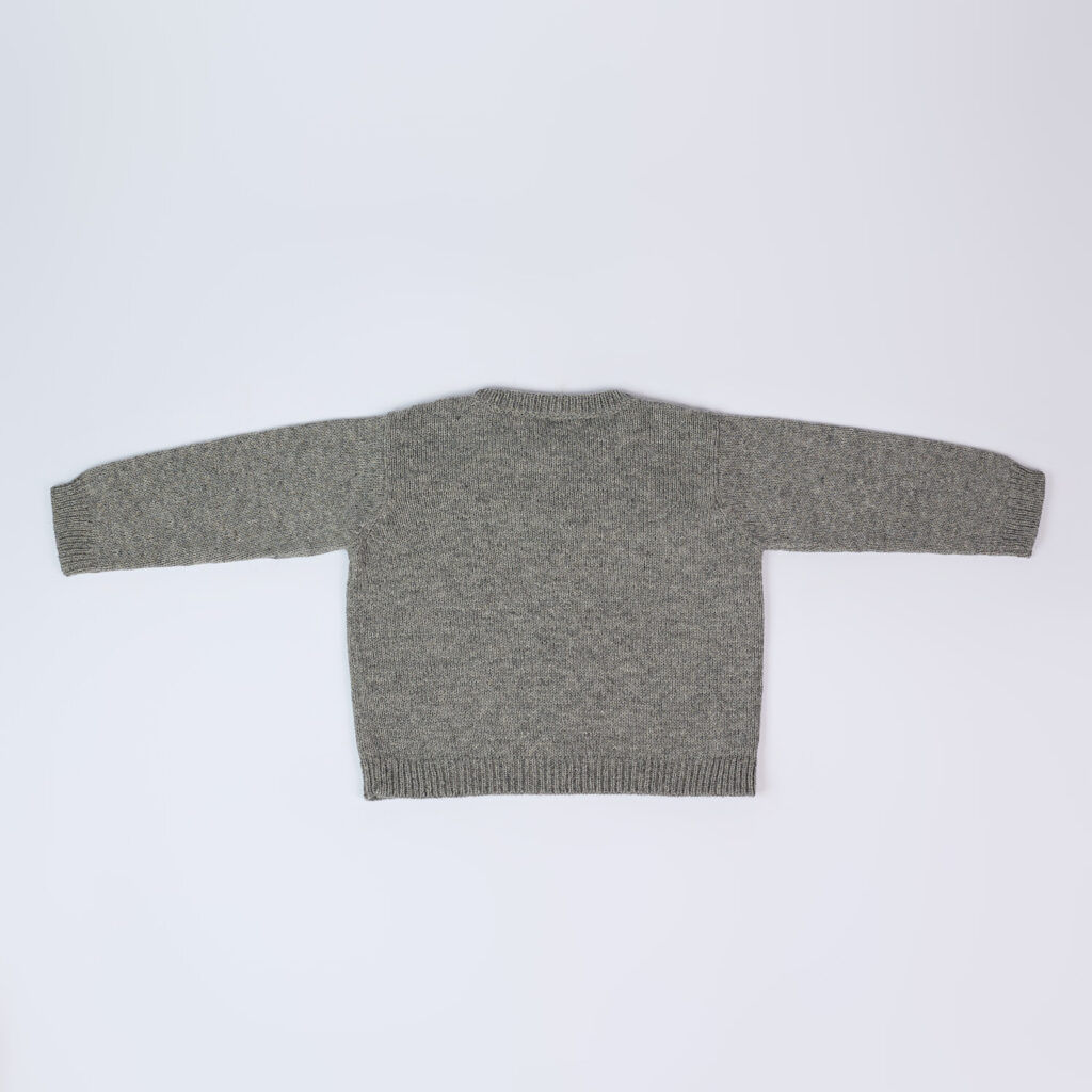 Minimalistinio dizaino megztinis, pilkos spalvos (5)