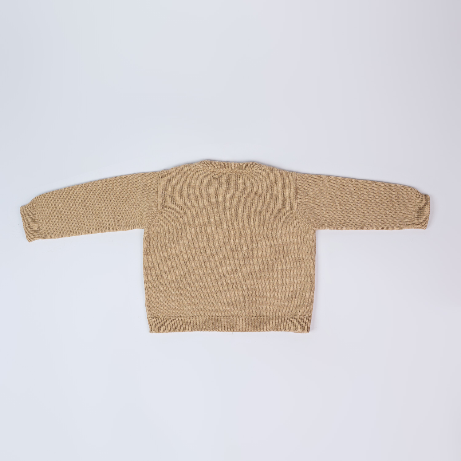 Minimalistinio dizaino megztinis, smėlio spalvos 5 Minimalistinio dizaino megztinis, smėlio spalvos (5)