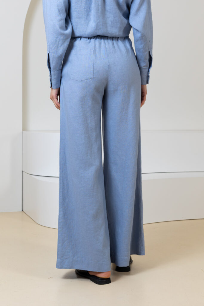 Kelnės su klostėmis Rojas, melsvos spalvos