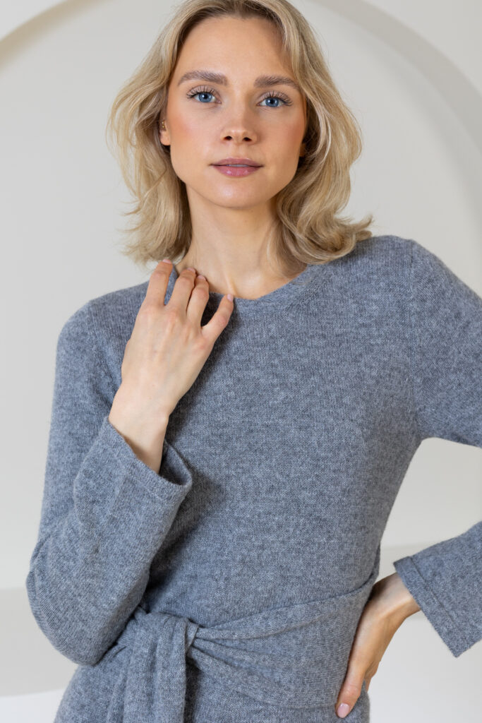 Suknelė su diržu Elsa, pilkos spalvos (1)