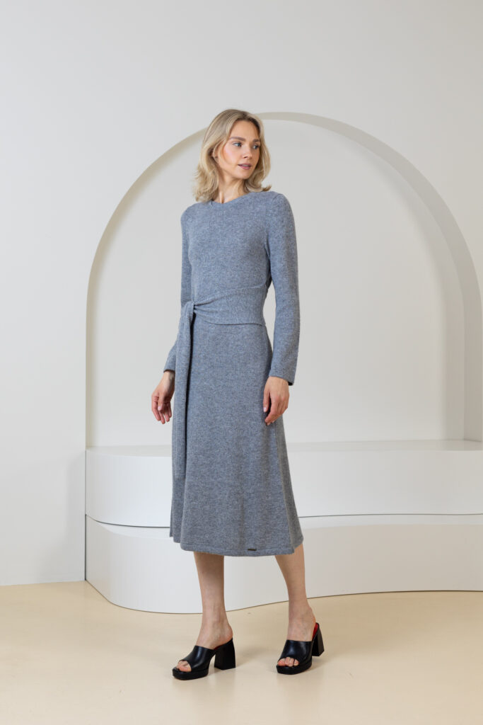 Suknelė su diržu Elsa, pilkos spalvos